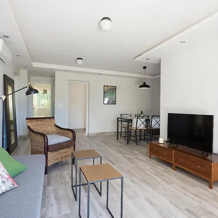Malagasuite House Pool Fuengirola